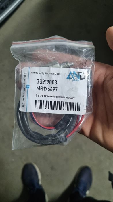 Датчик моста редуктора pajero MR176697