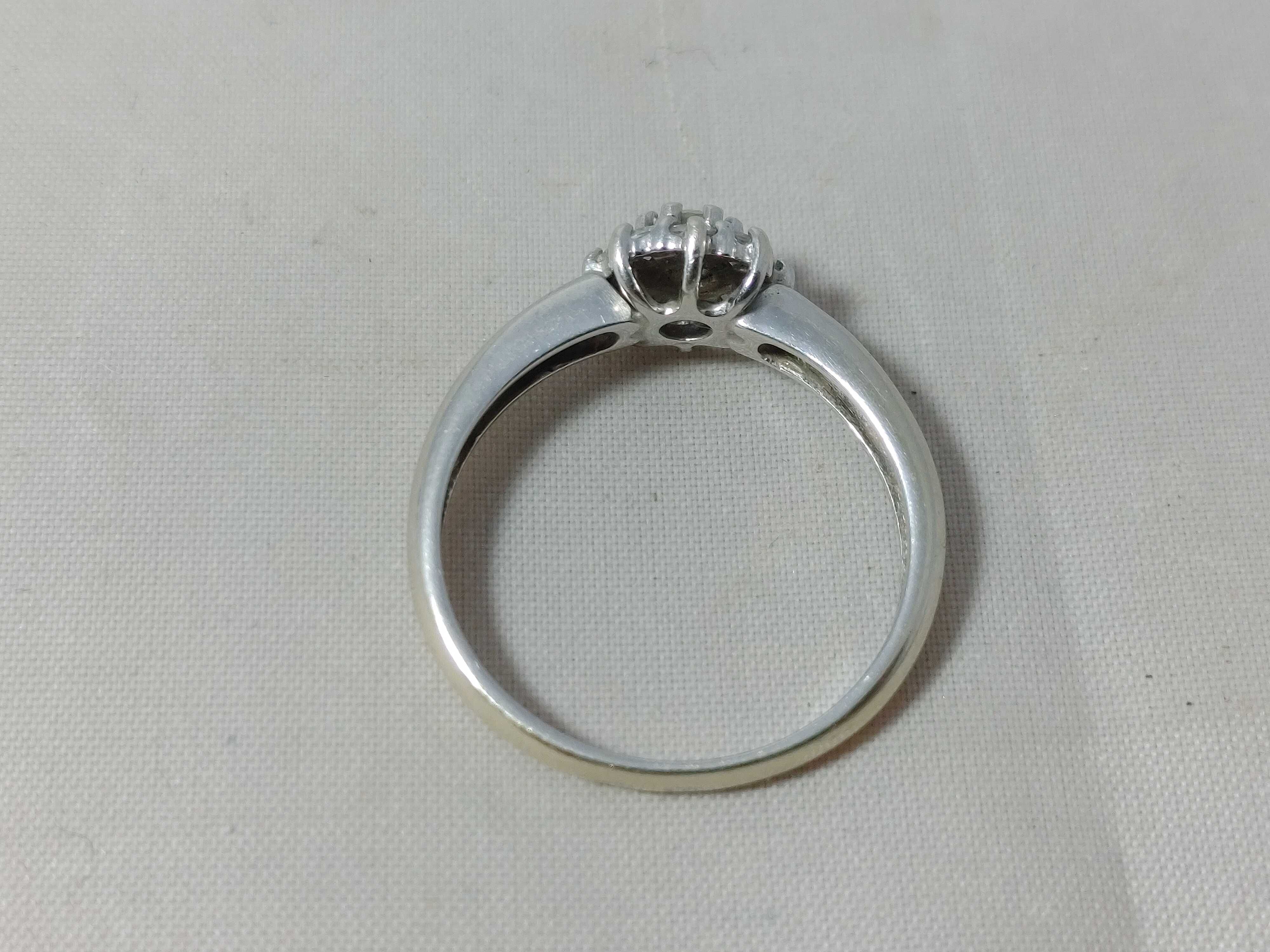 Złoty pierścionek z białego złota 14K 17R