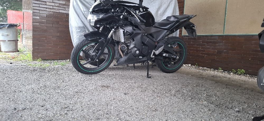 Honda CBR 125 ano 2011