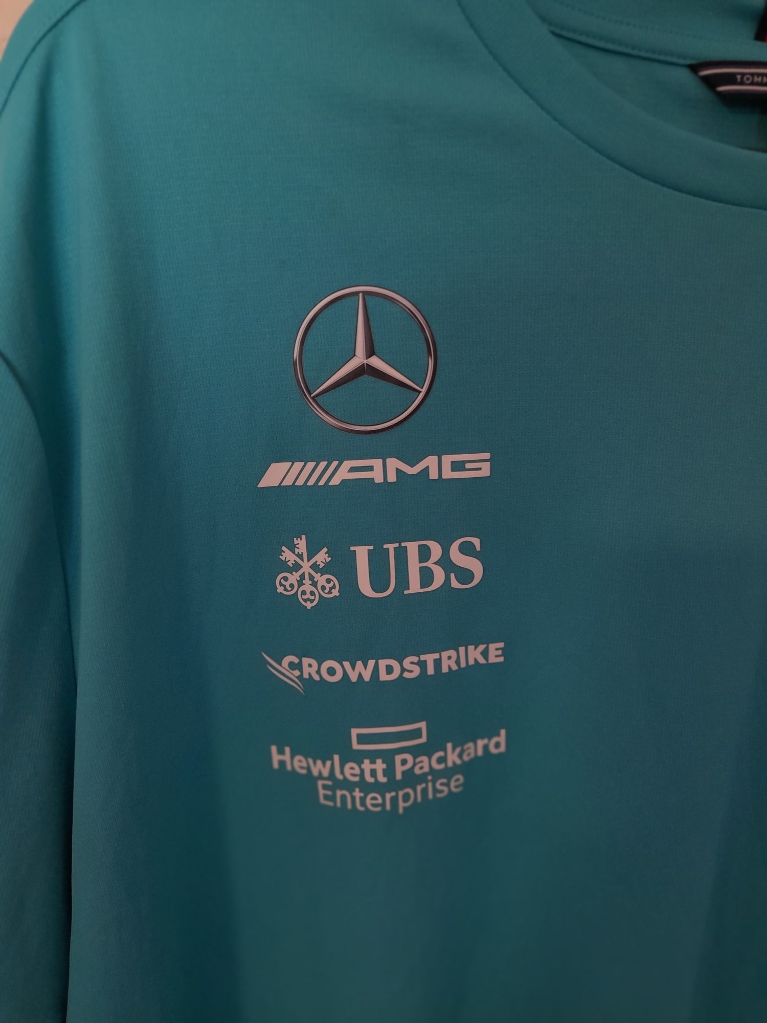 Оригинал футболка Mercedes Petronas от Tommy Hilfiger идеал, XL