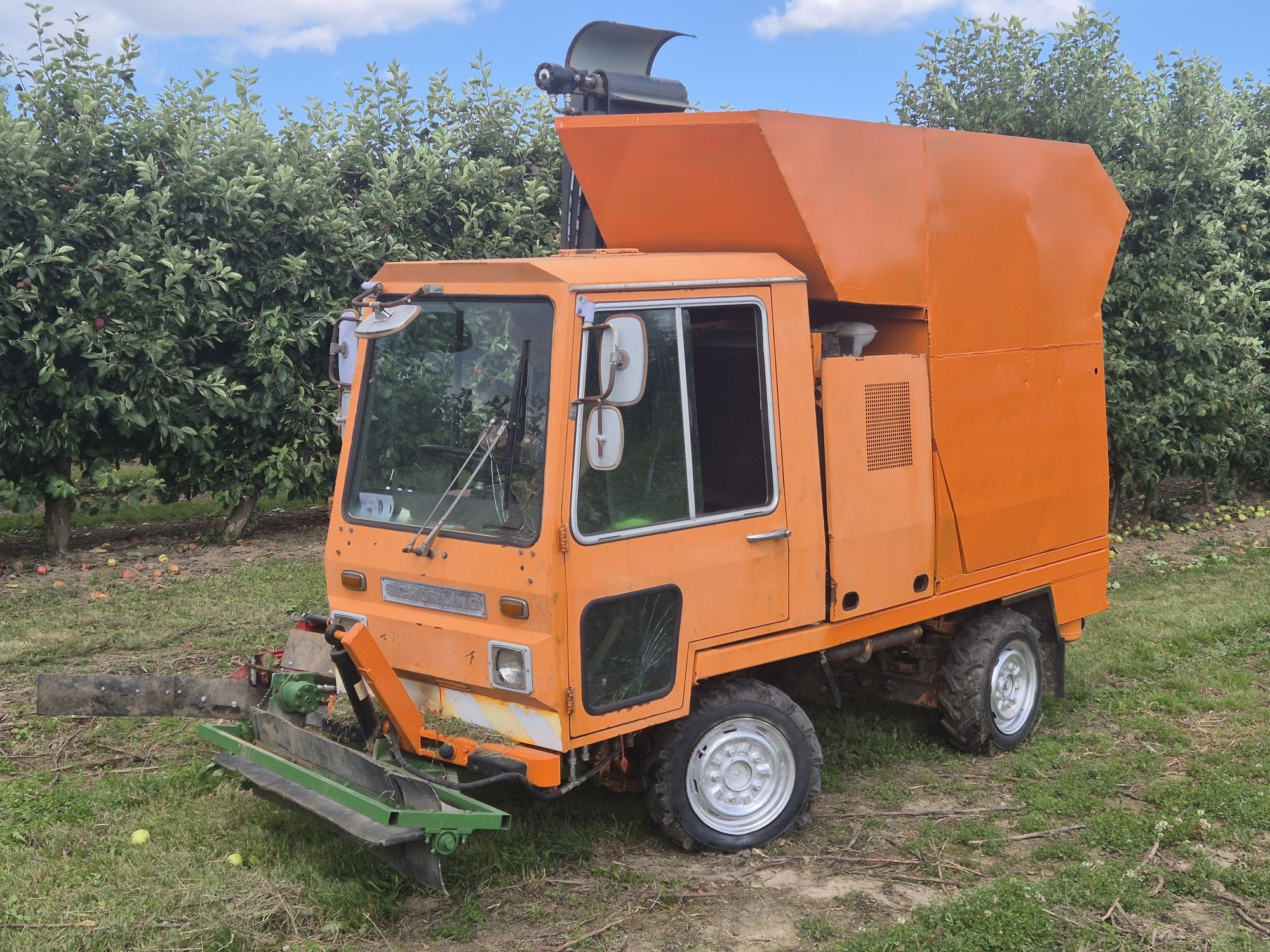Kombajn do zbierania jabłek przemysłowych/Spadów/Samojezdny/Hydrostat/