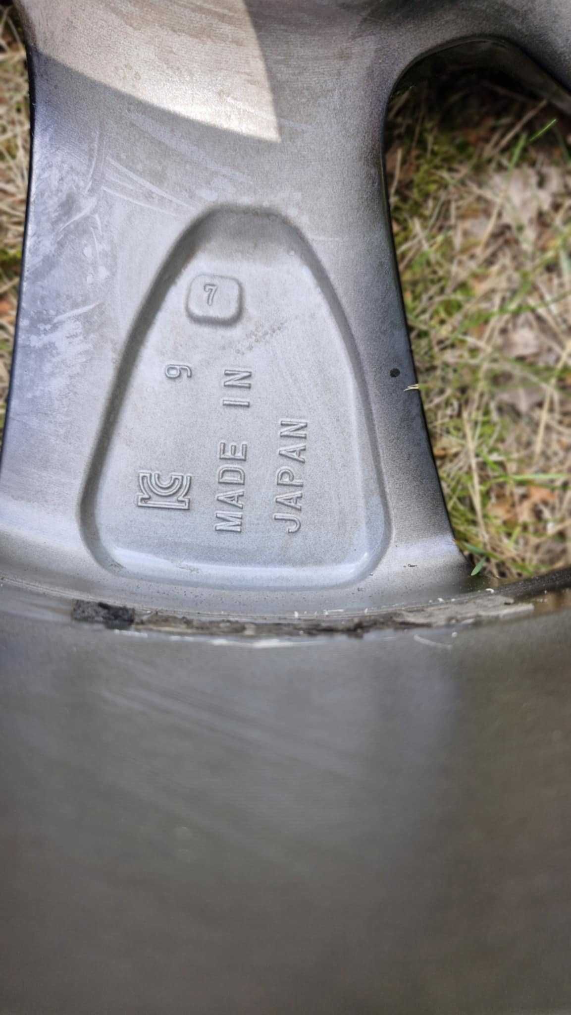 Felgi aluminiowe 18' i Opony zimowe Toyota Rav4 (18x7J 35 BKR) i śruby