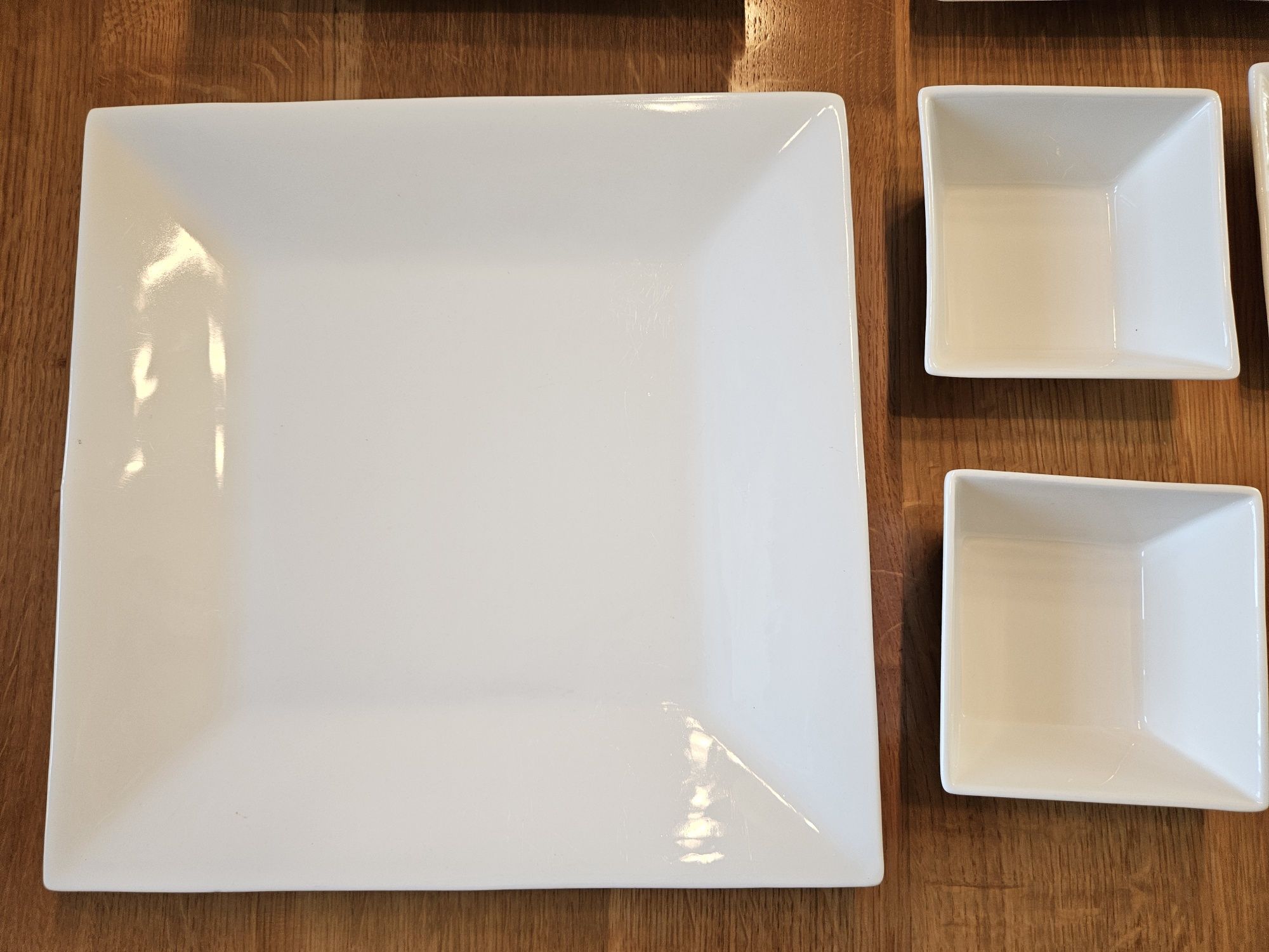 Komplet z białej porcelany