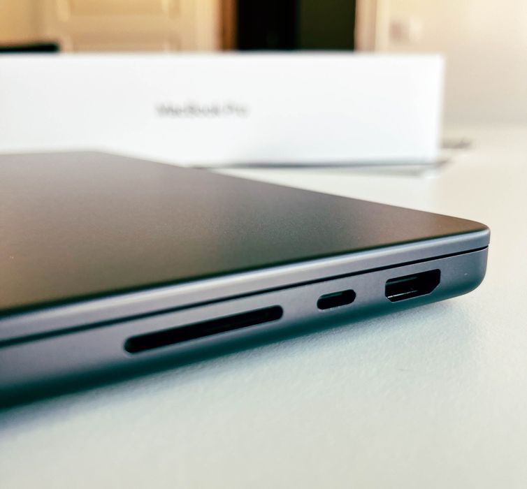 MacBook Pro M4 14' [2025] 16GB ram / 512GB disco - [Garantia até 2028]