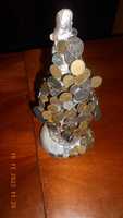 Грошове дерево,з монетами різних краін.