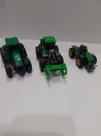 Три зелені трактори