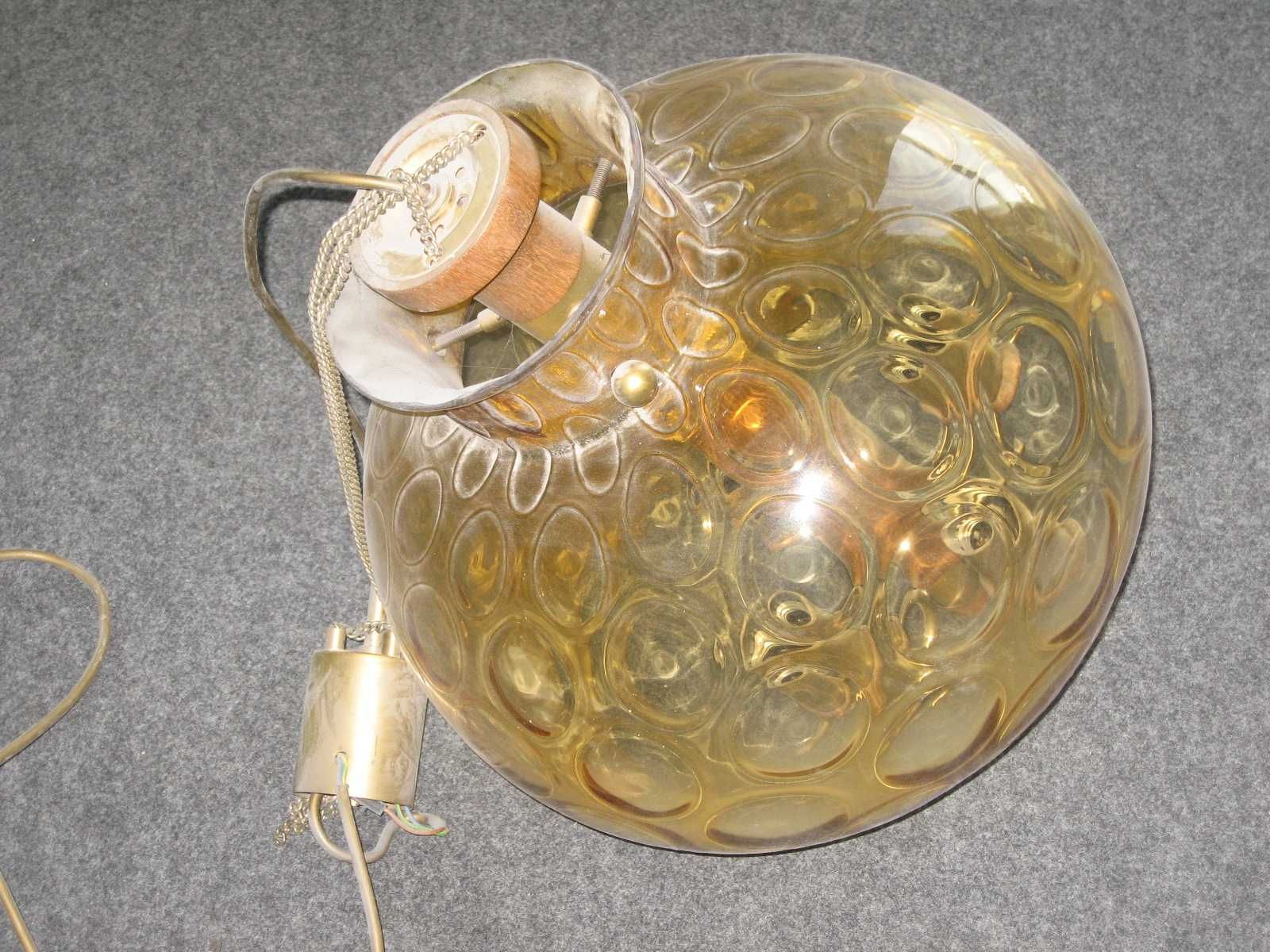 Lampa    nad     stół