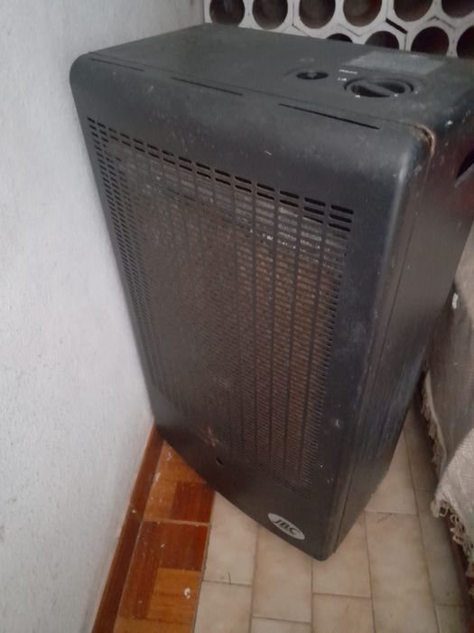 Aquecedor a gás praticamente novo.