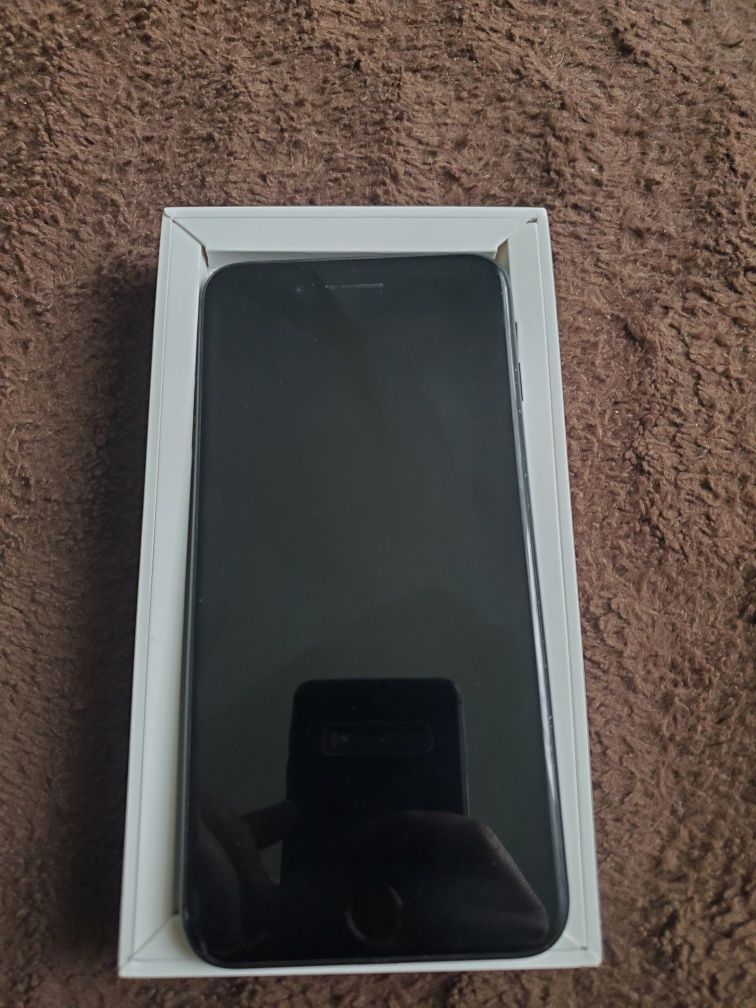 Продам айфон 7 плюс  Идеал 100%