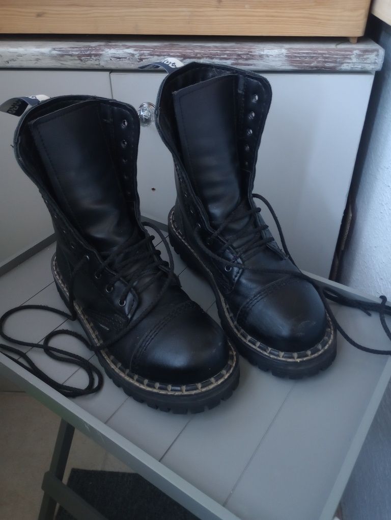 Kultowe Glany steelnose 40