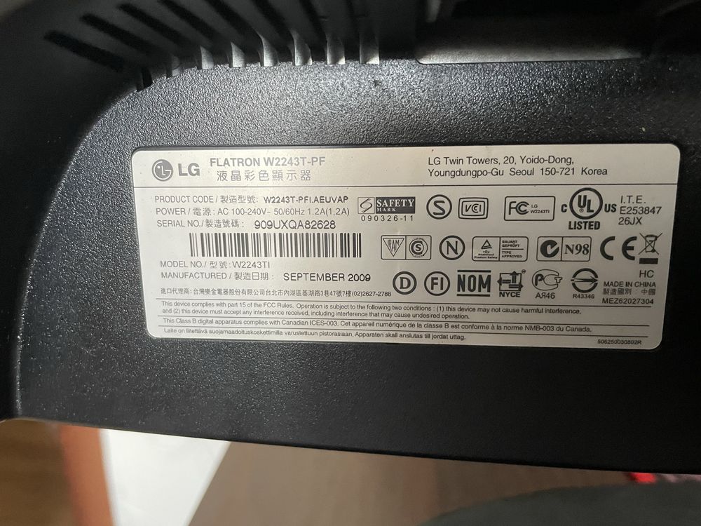 Монитор LG FLATRON W2243T
