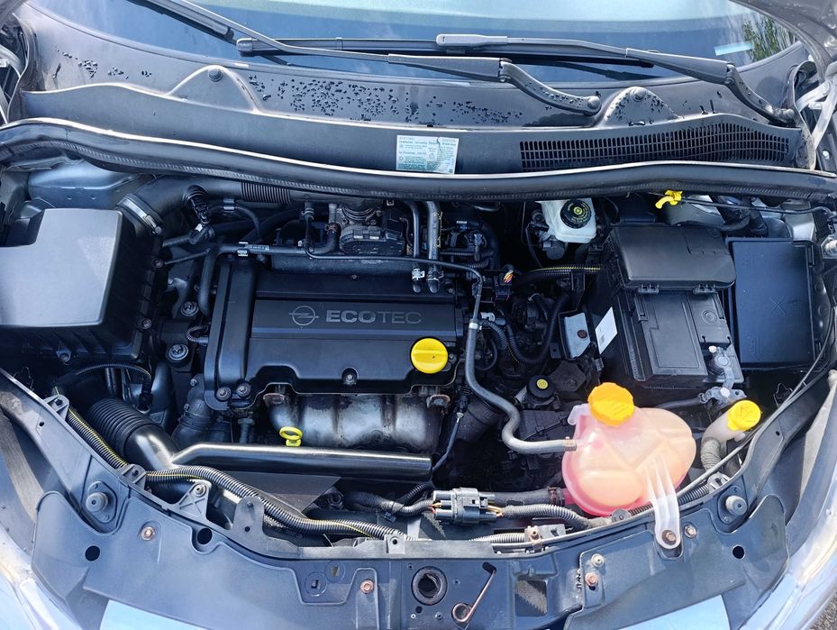 Opel Corsa automático 1.2  2008