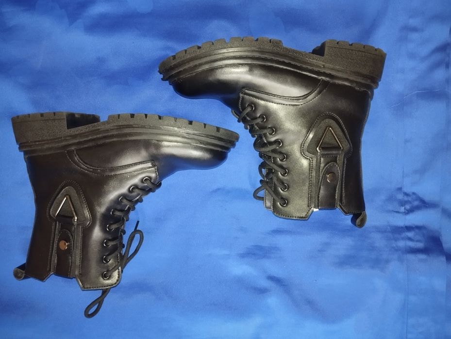 Полуботінки 39 розміру.