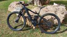 Bicicleta elétrica CUBE STEREO HYBRID 120 HPC (carbono) em bom estado