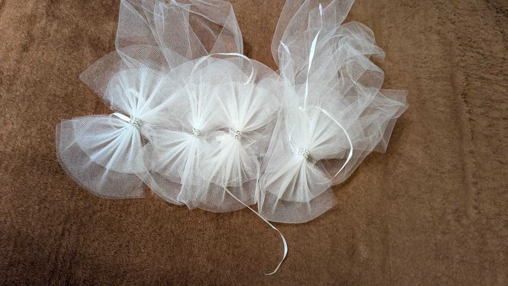 4 kokardy tiulowe na klamki od auta plus 2 serca oraz tablice