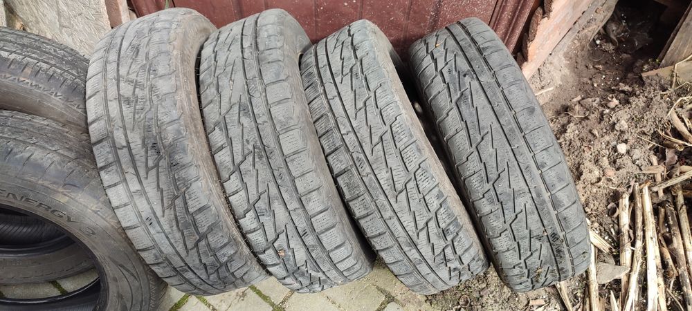 Зимова гума 195/65 r15.