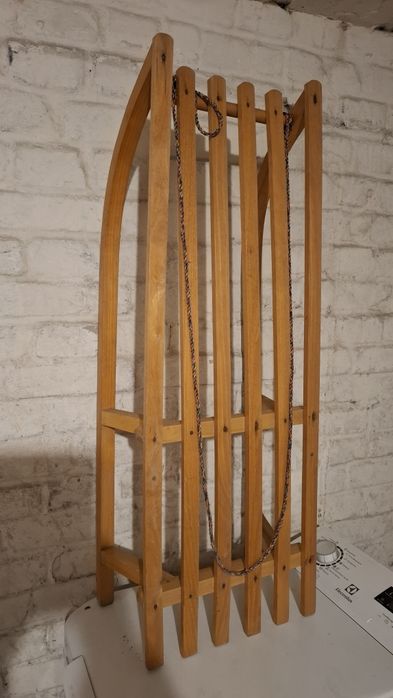 Drewniane sanki Police