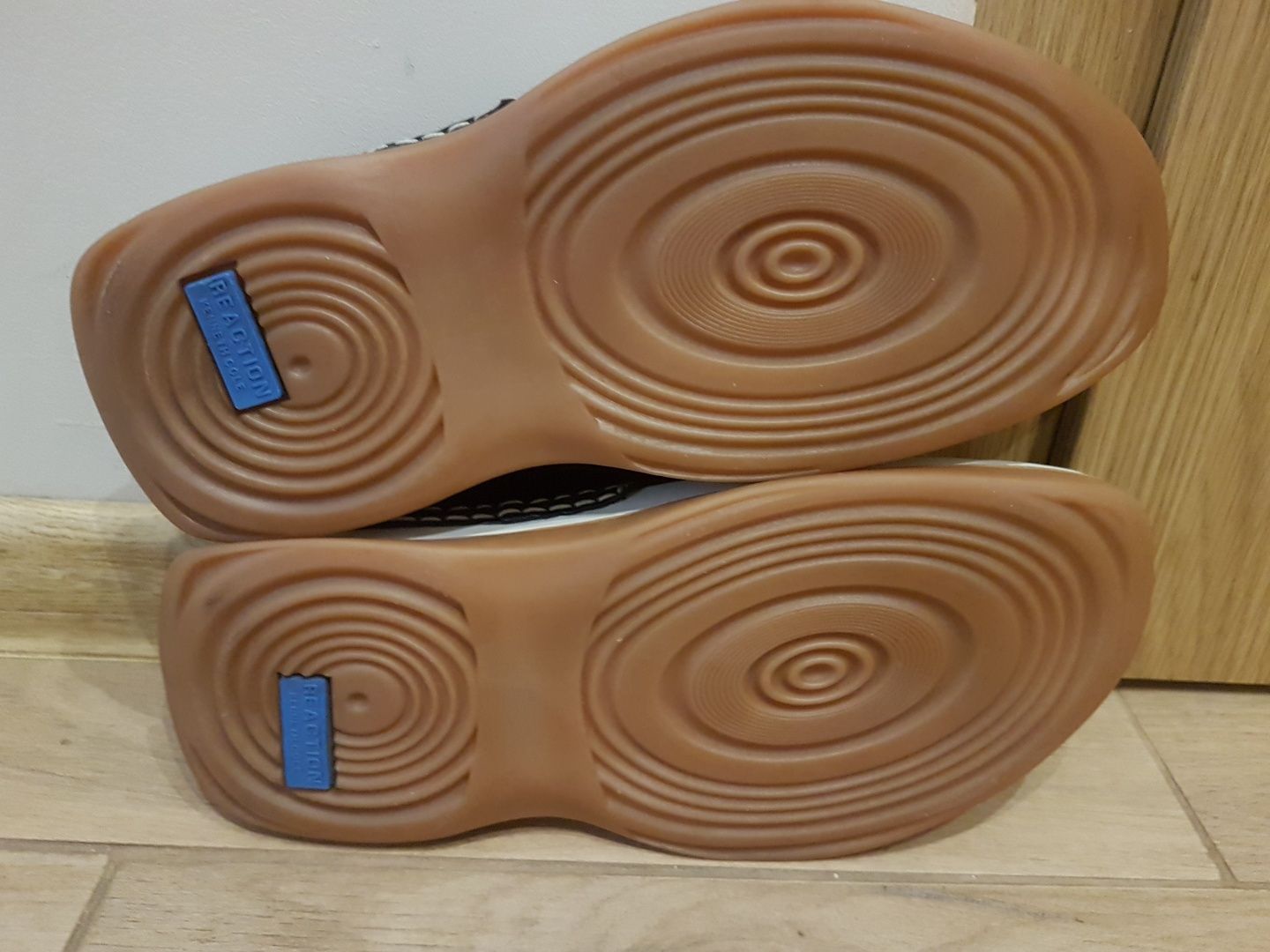 Kenneth Cole Reaction roz 7,5 /41