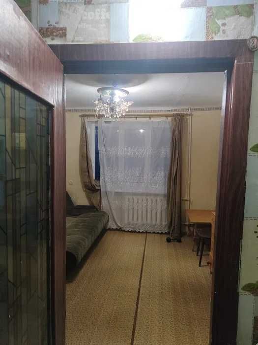 Продам гостинку в  центре Одесской 9000