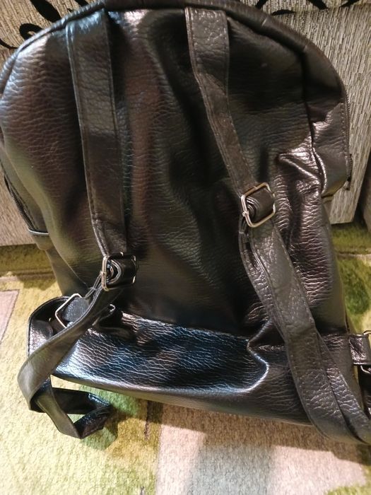 Жіночій рюкзак..