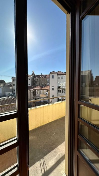 2-bedroom apartment for rent at the centre of Porto.