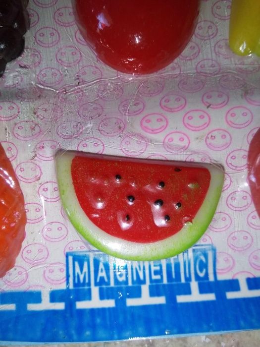 Магнитики на холодильник фрукты.