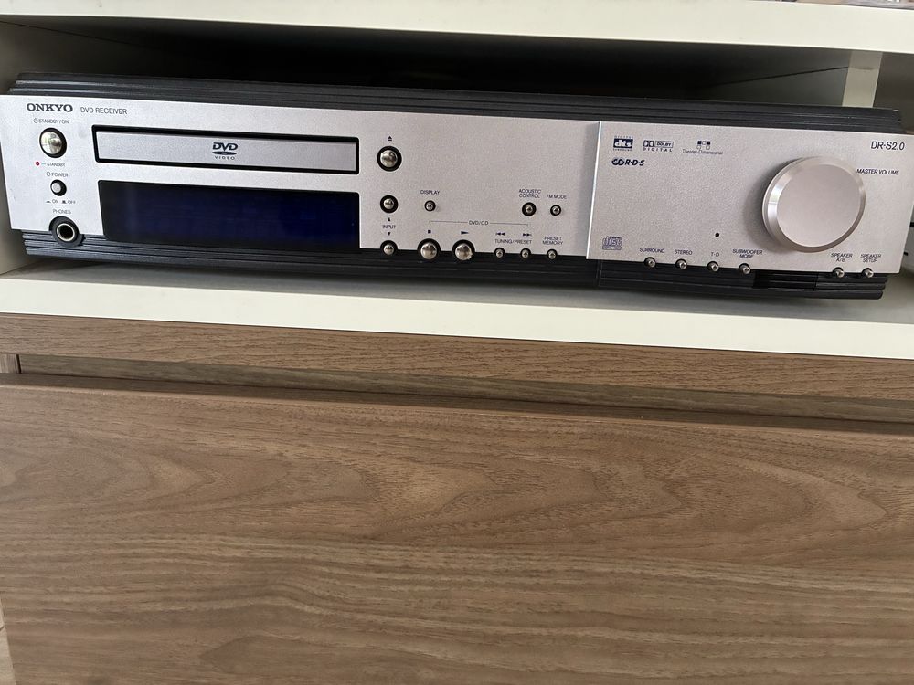 Amplituner ONKYO!