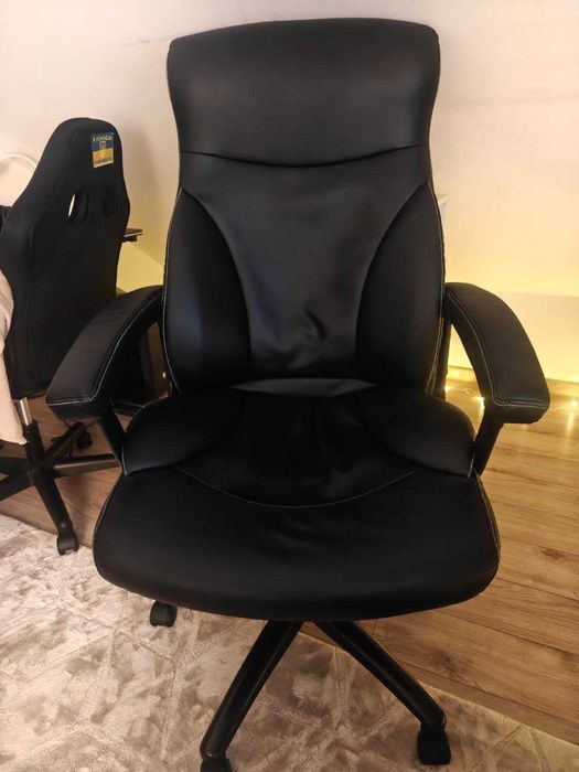 Fotel biurowy wysoki czarny