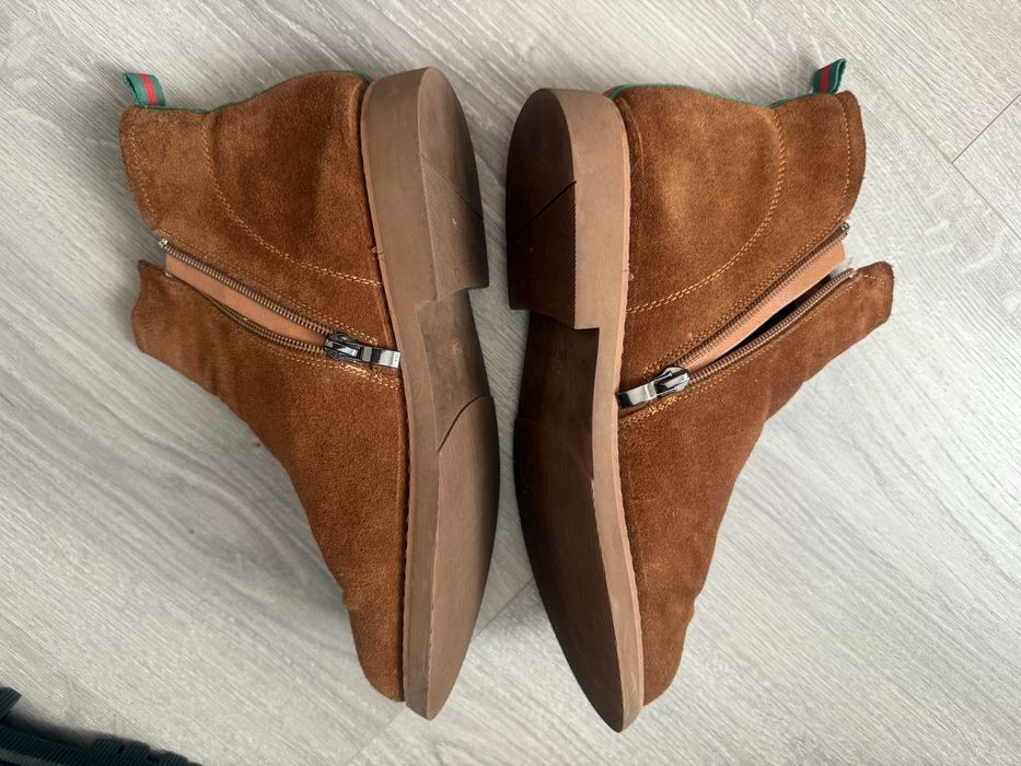 Замшеві черевики коричневі тренд