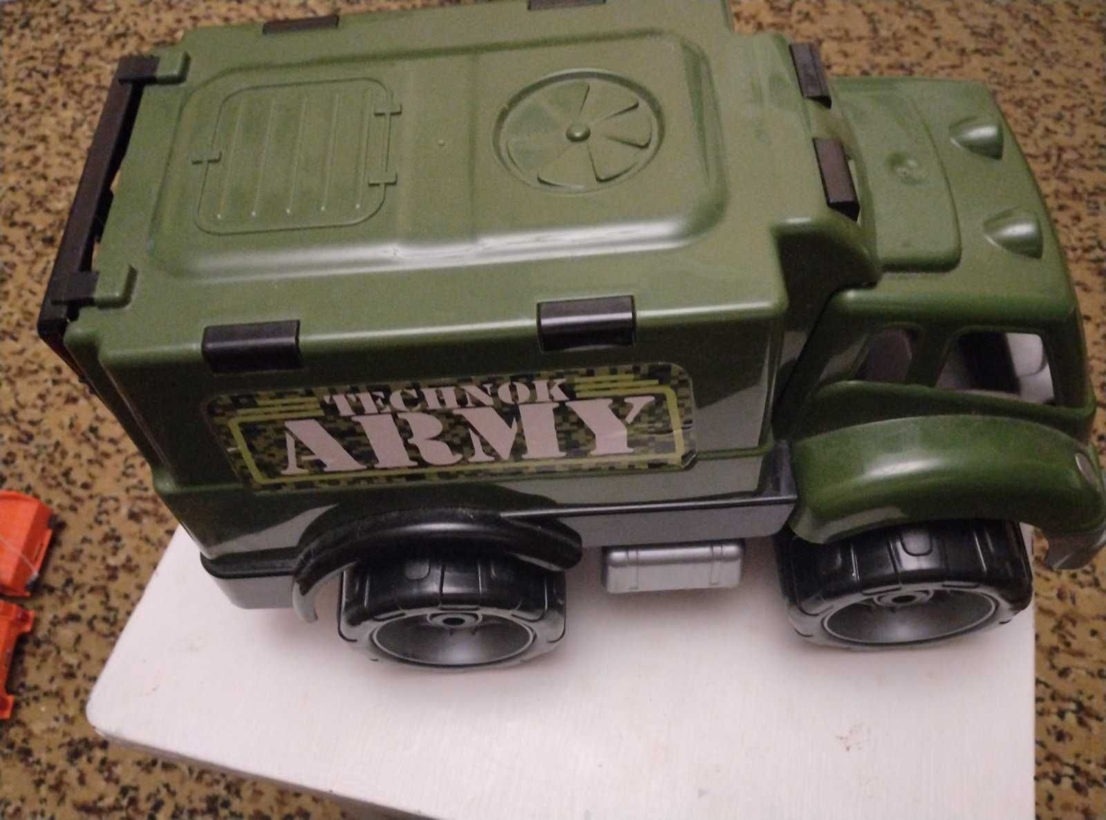 Детская машинка: Большой армейский джип.