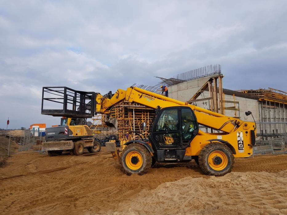 Usługi ładowarką teleskopową JCB MANITU MERLO