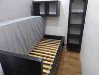 Cama Ikea preta com estrado e colchãoo