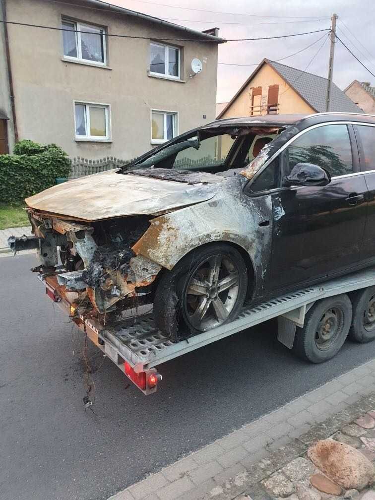 Opel Astra J - IV kombi 1.4 benzyna 103kW kolor czarny  na części