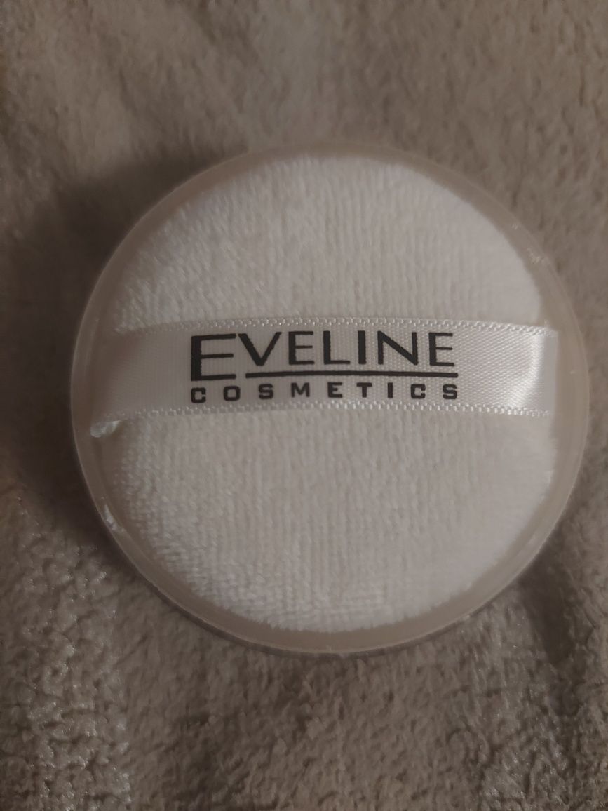 Puder transparentny firmy EVELINE