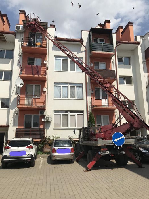 Автовишка з телескопічною стрілою