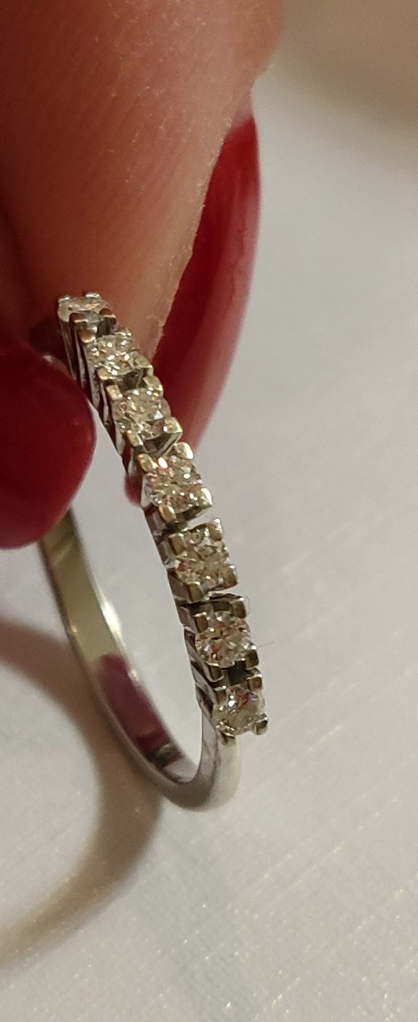 Золотое кольцо с бриллиантами с бриллиантами белое золото дорожка