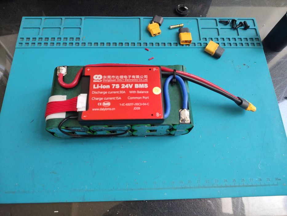 Збірка та перепаковка акумуляторів, ліхтариків та іншої техніки з акб