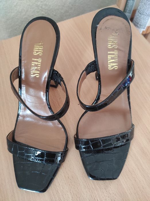 Жіночі босоніжки Paris texas