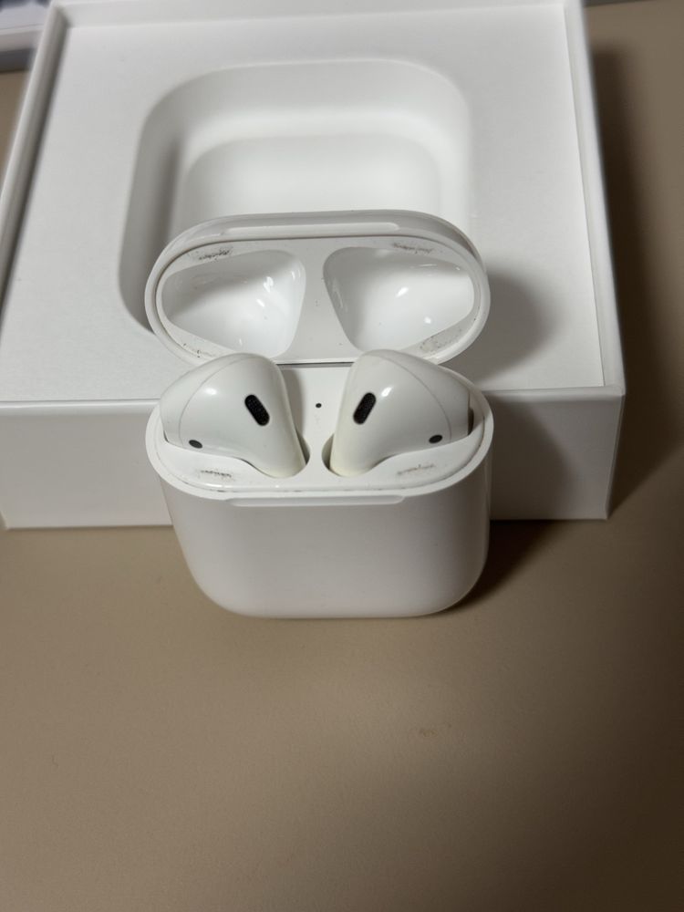 Apple airpods  1