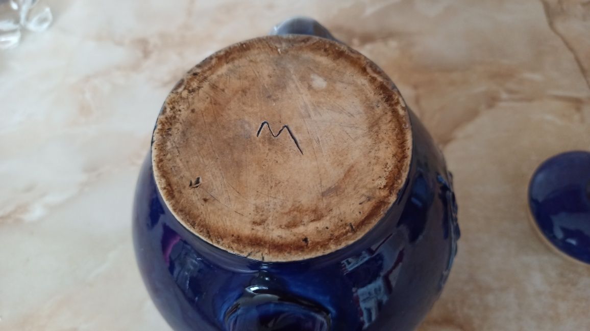 Великий керамічний синій чайник