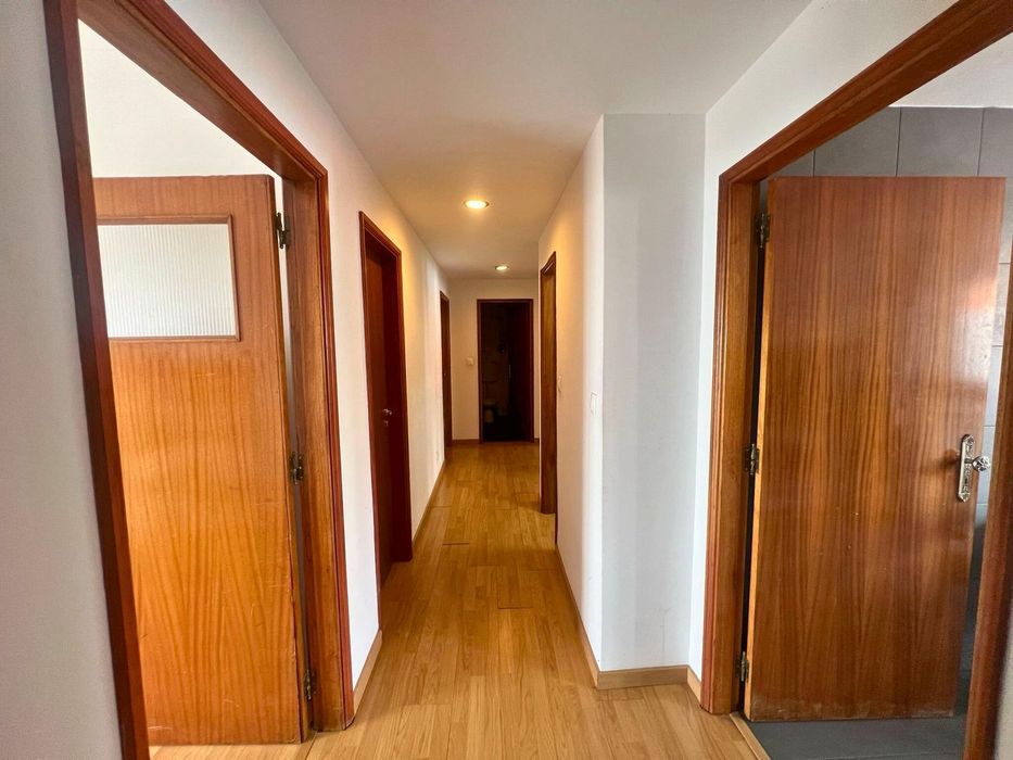 Apartamento T4, 2 casas de banho, para arrendar na Covilhã