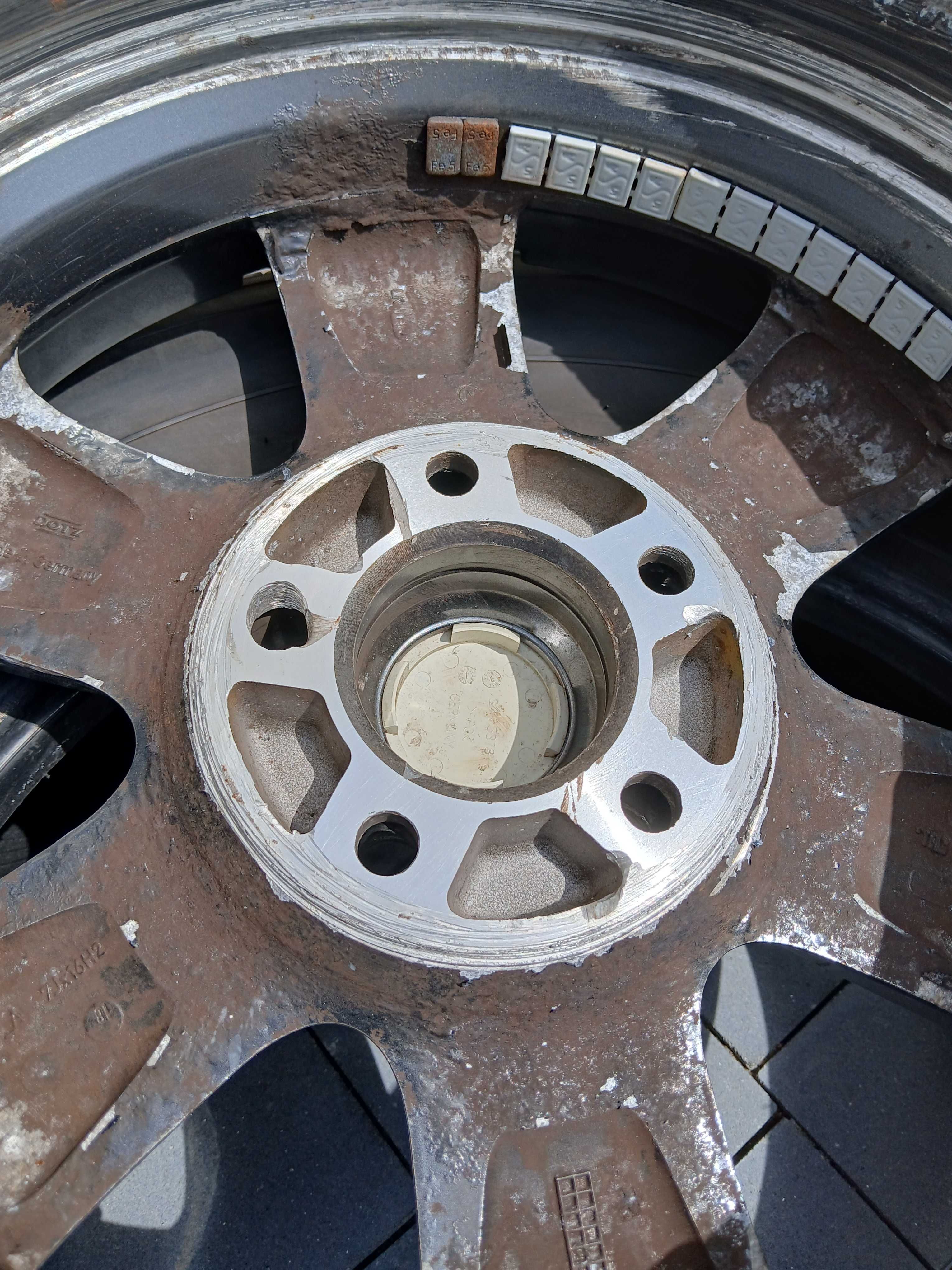 Felgi DOTZ 16" z oponami w tym jedna uszkodzona