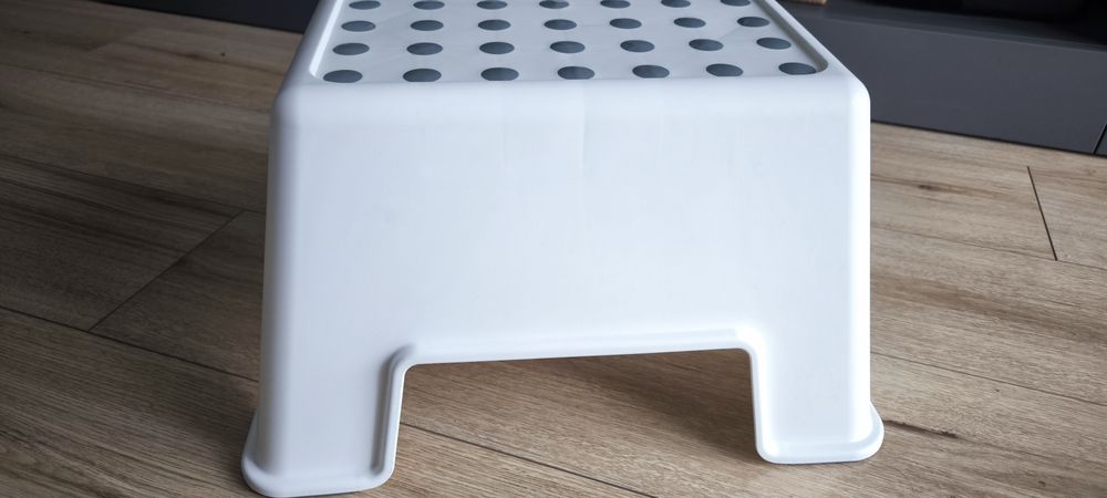 Ikea krzesełko białe podnóżek bolmen