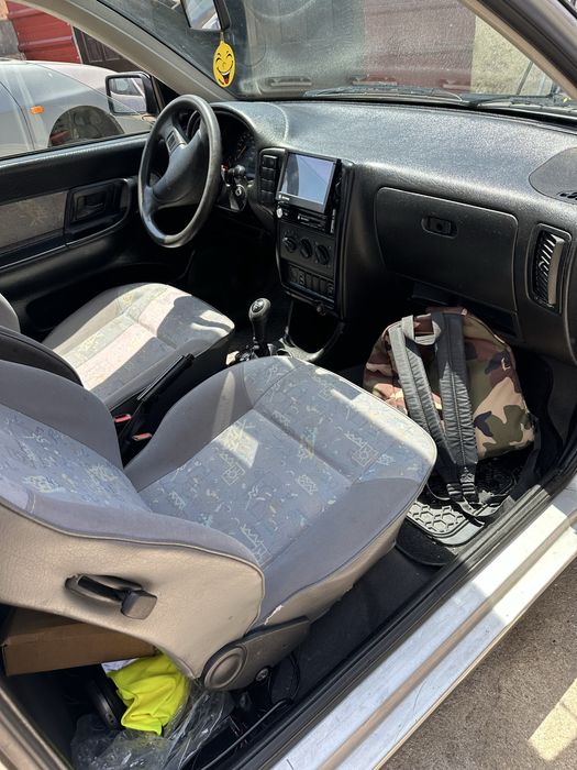 Troco por carro de 5 lugares