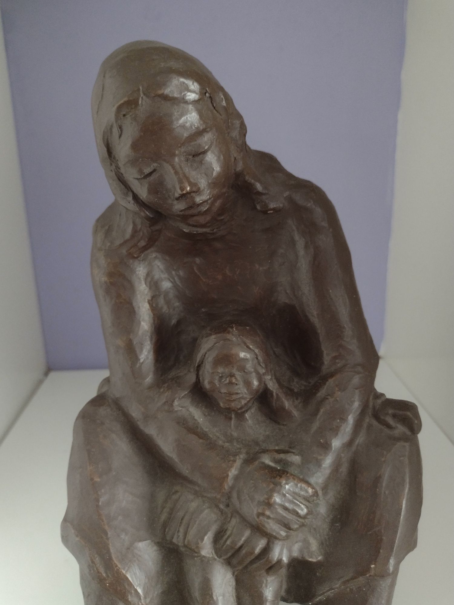 Przepiękna figurka matki z córką (klejona noga)