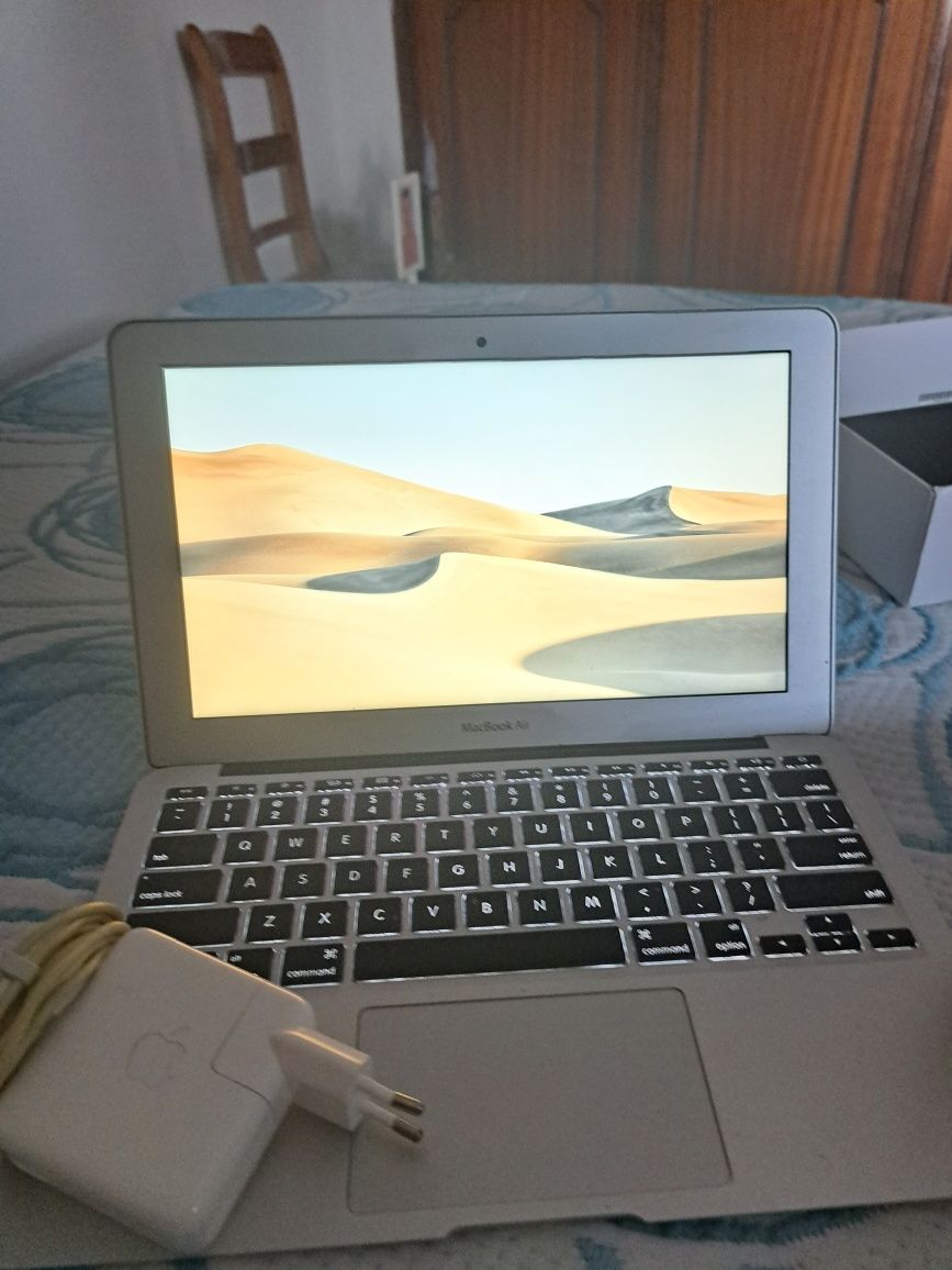 Macbook Air praticamente novo