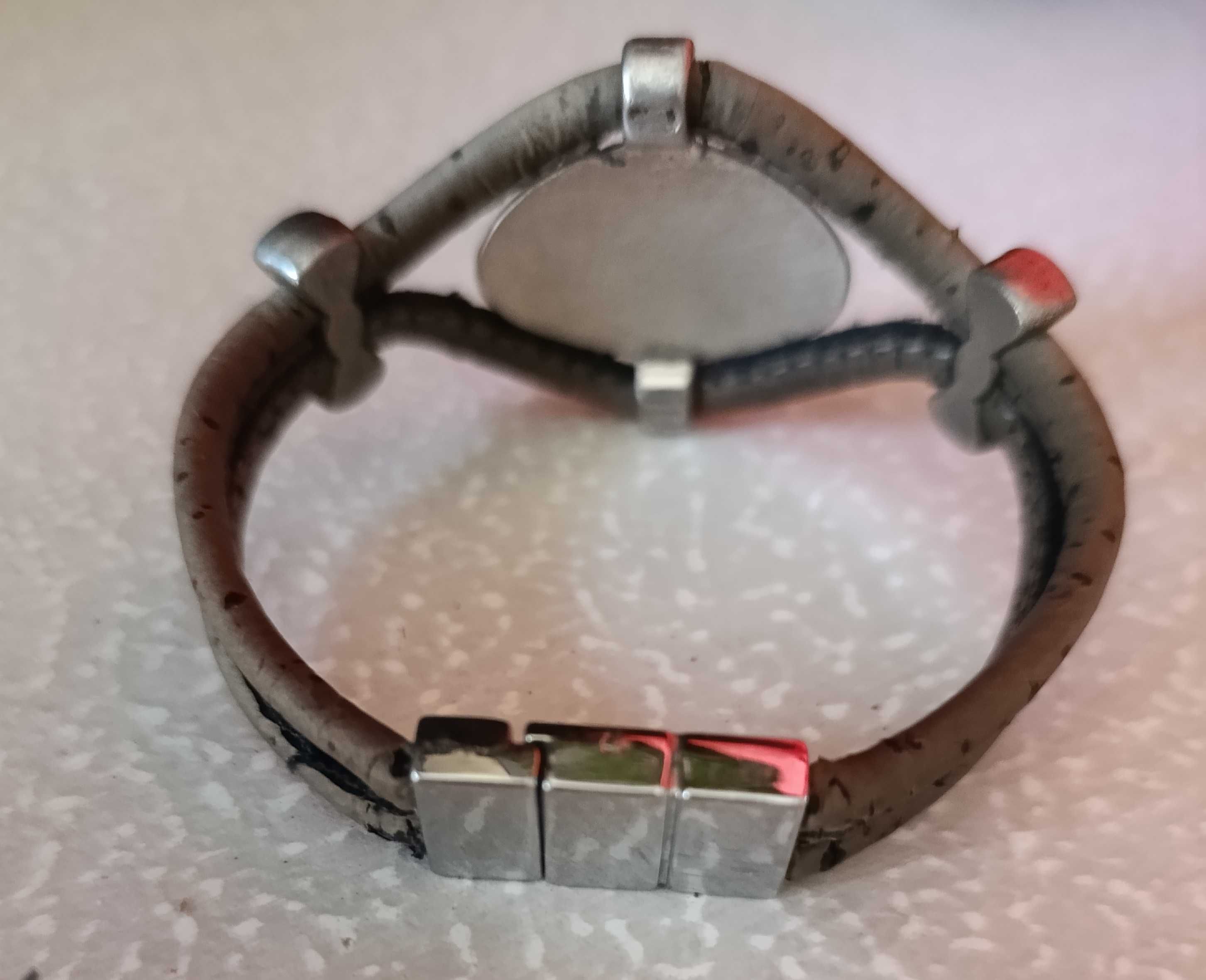 Conjunto Pulseira pele Genuína, verde e metal + 1 Brinco Estrela