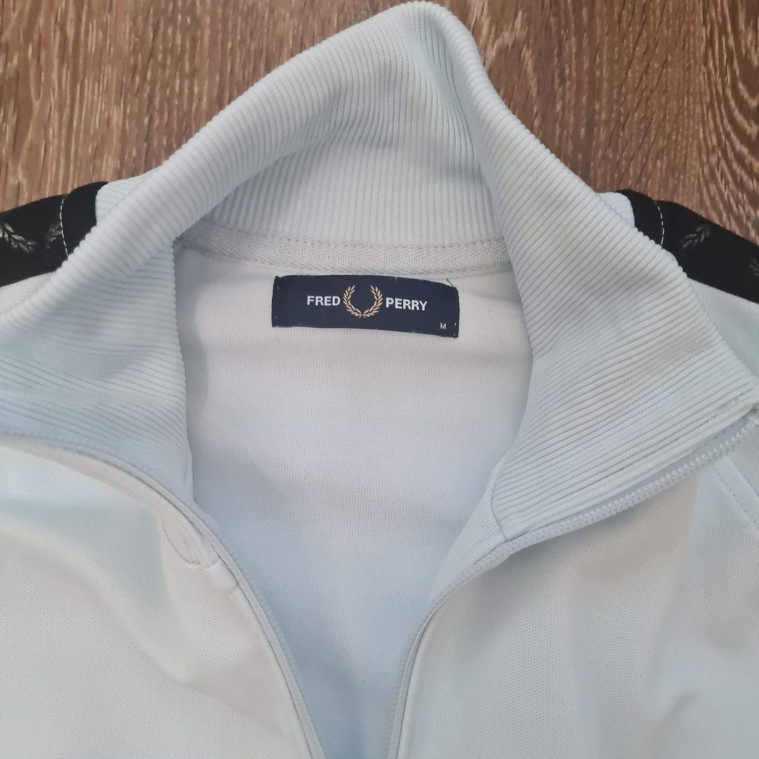 Продам кофту Fred Perry M