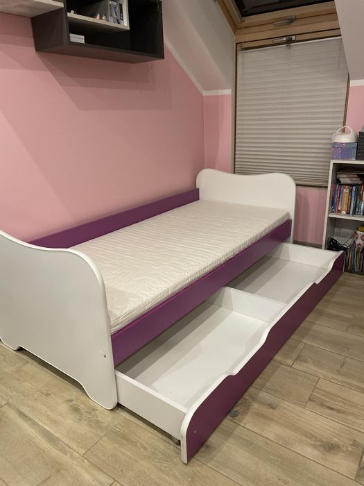 Łóżko dziecięce z materacem i schowkiem na pościel