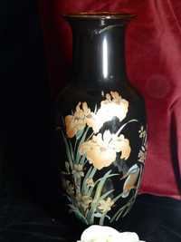 Фарфоровая ваза . Япония. Ирисы